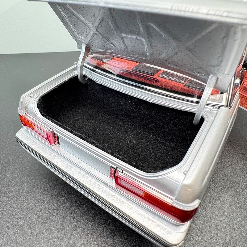 Xiaoguang 1:18 Toyota Crown M122 Alloy Diecast Model Car