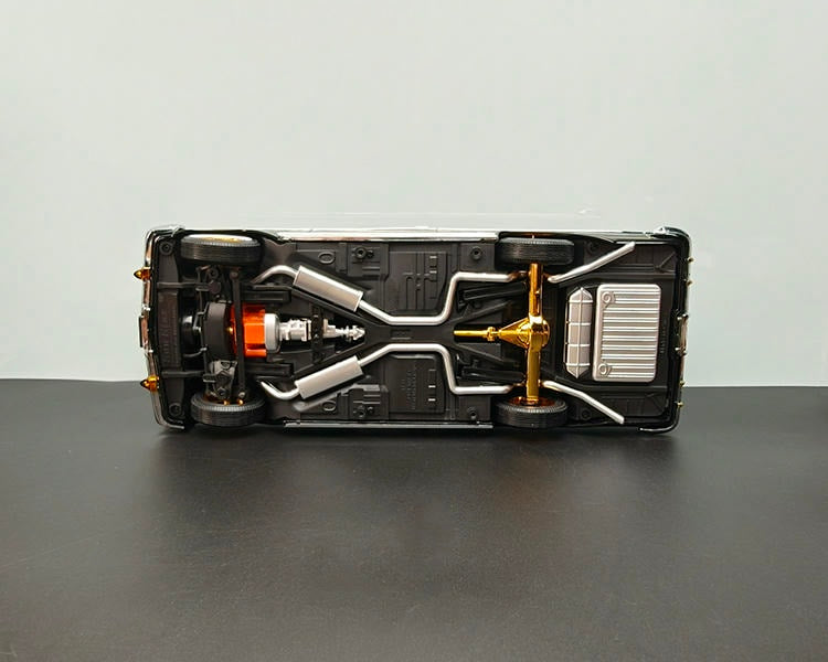 SunStar 1:18 1961 Chevrolet Impala Lowrider Alloy Diecast Model – Adjustable Suspension Edition