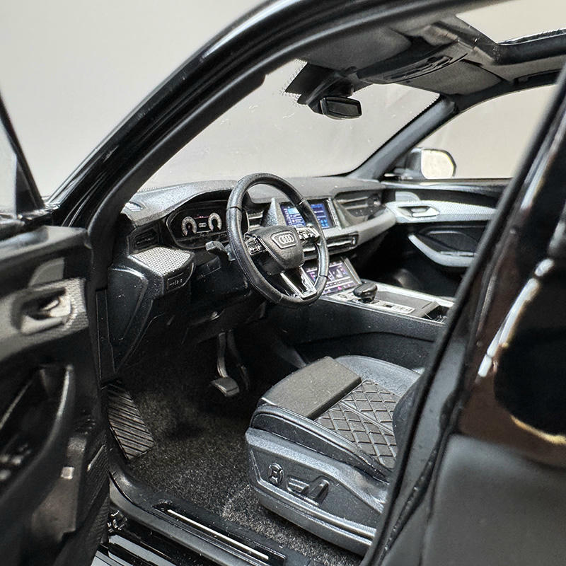 Original 1:18 Audi Q6 Diecast Car Model