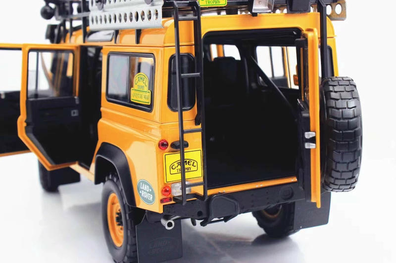 Almost Real 1:18 Land Rover Defender 110 Camel Trophy 1993 Diecast Model