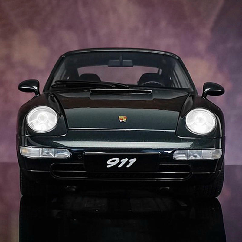 AUTOart 1:18 Porsche 911 (993) Carrera Diecast Car Model