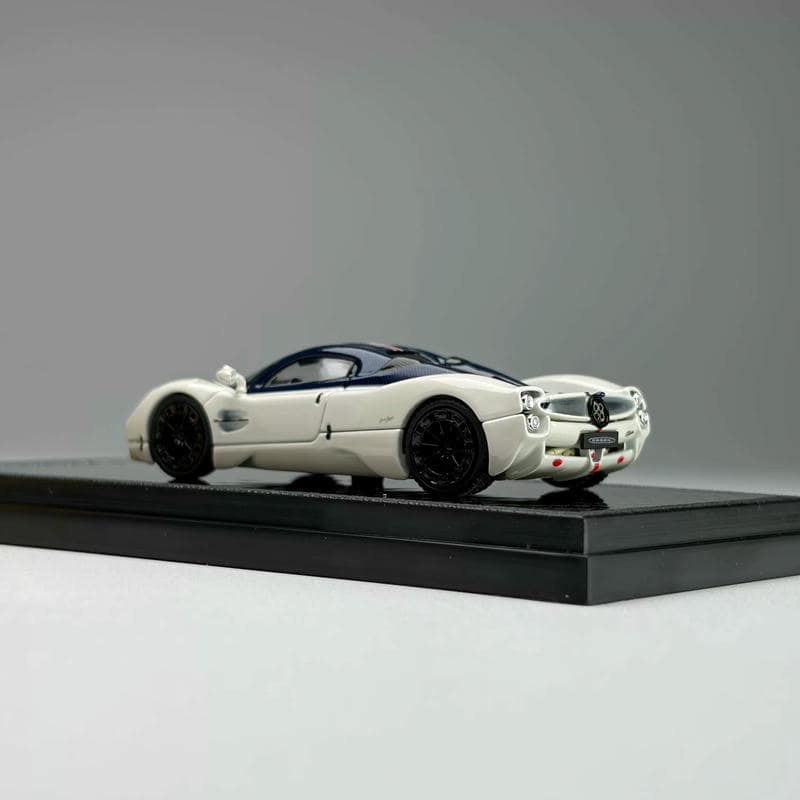LCD 1:64 Pagani Utopia Diecast Model