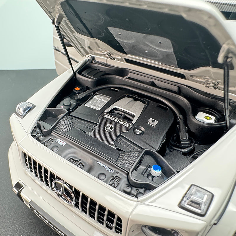 Mercedes-Benz G63 4×4 1:18 Die-Cast Alloy Model by Almost Real
