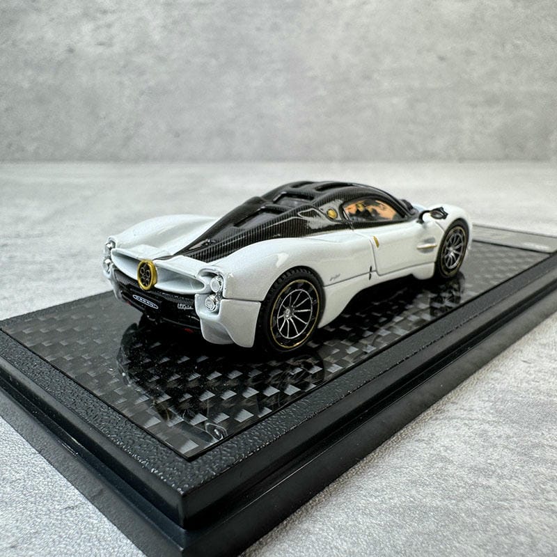 LCD 1:64 Pagani Utopia