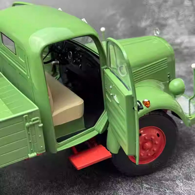 Mercedes-Benz L3500 Truck Transporter 1:18 Diecast Model