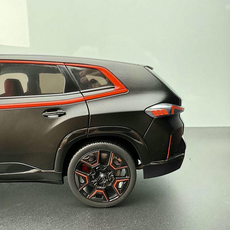 Minichamps 1:18 BMW XM Alloy Model – Bold Luxury Meets Precision Detail