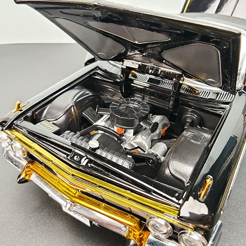 SunStar 1:18 1961 Chevrolet Impala Lowrider Alloy Diecast Model – Adjustable Suspension Edition