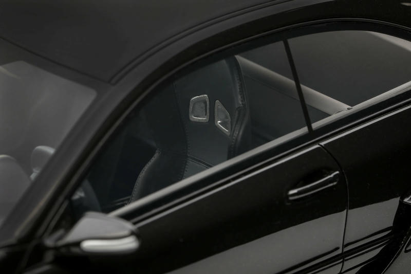 OTTO 1:18 Mercedes-AMG C209 CLK DTM
