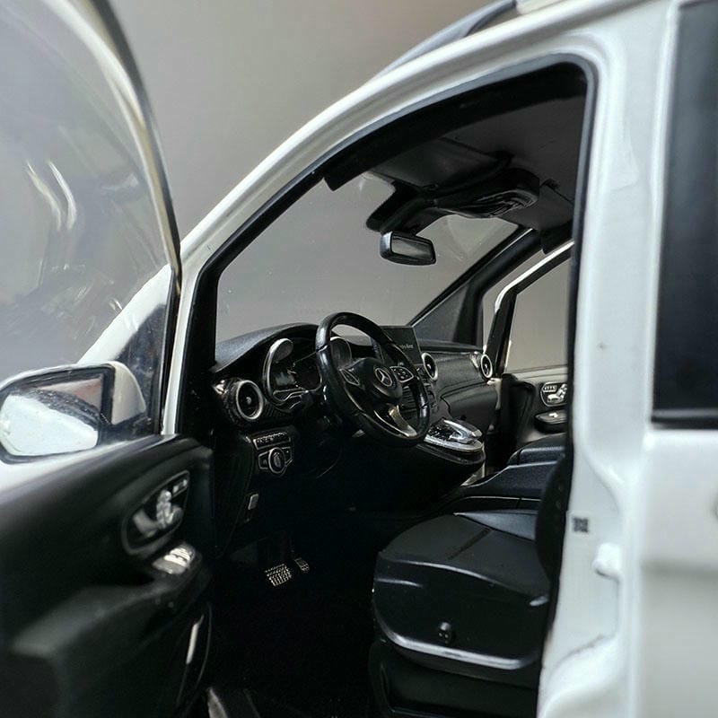 Norev 1:18 Mercedes-Benz V260 – Luxury MPV Alloy Model