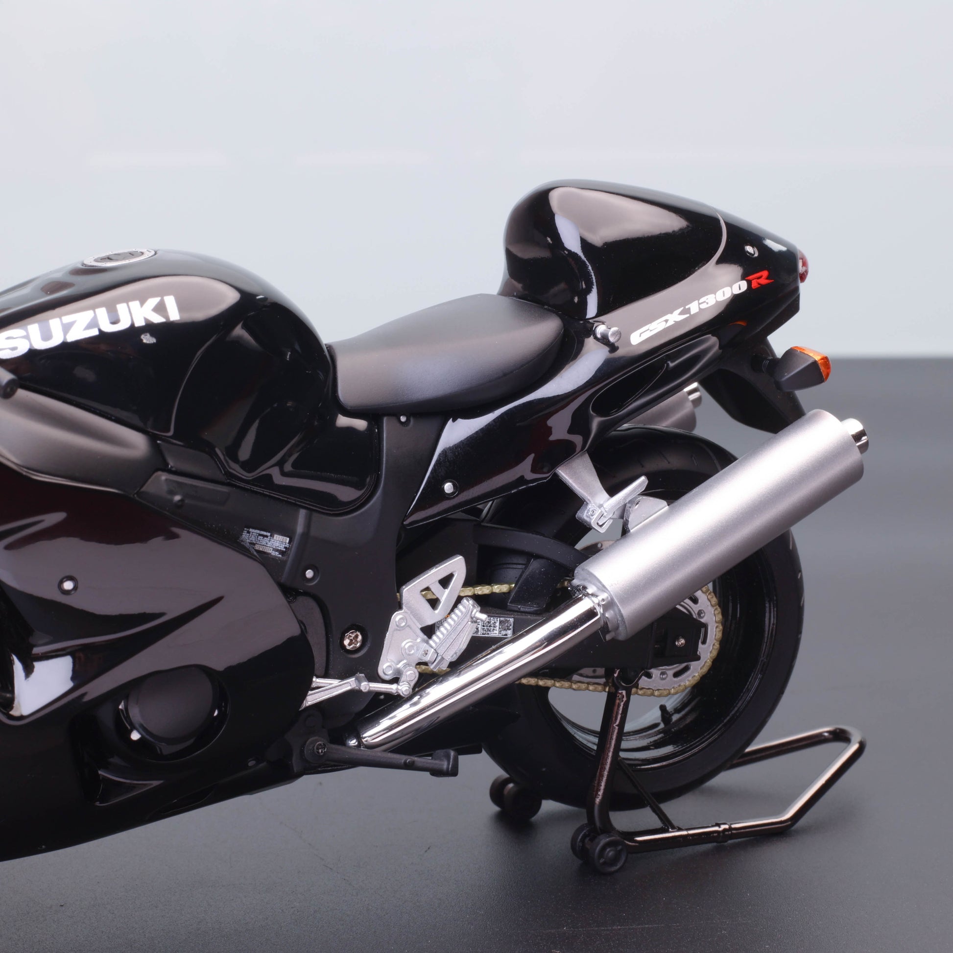 LCD Models 1:12 Suzuki GSX-1300R Hayabusa – Alloy Motorcycle Model (Authorized by Suzuki)