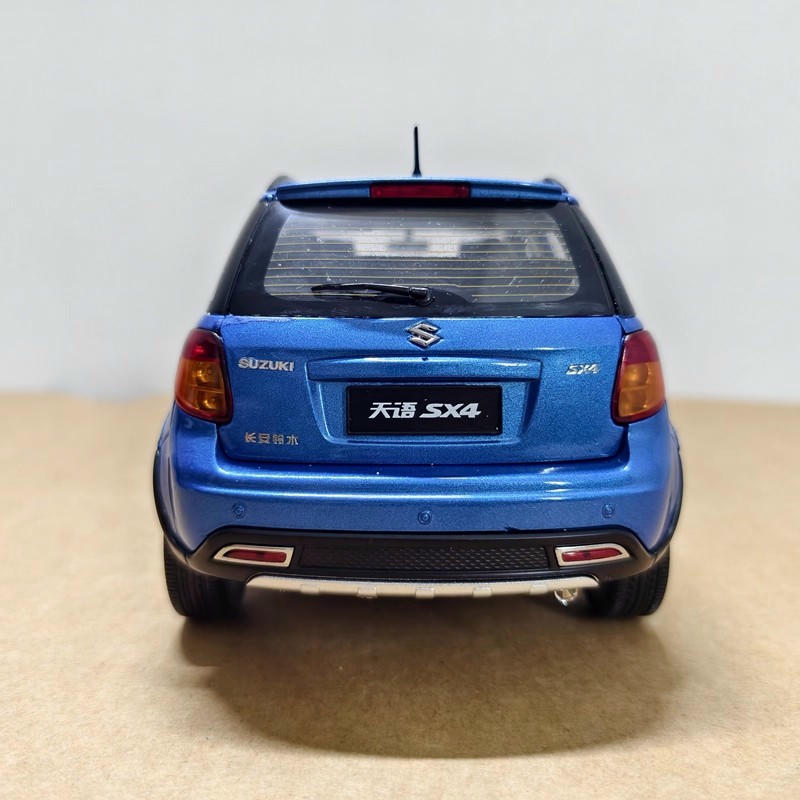Original 1:18 Suzuki SX4 Diecast Car Model