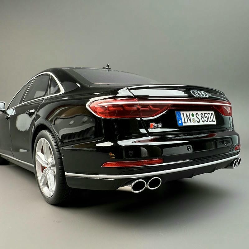 GT 1:18 Audi S8 Resin Model â Sealed Display Version