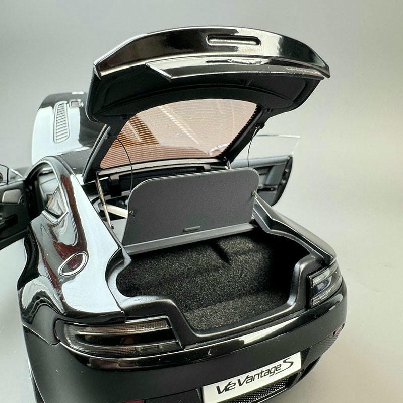 AUTOart 1:18 Aston Martin V12 Vantage S – Diecast Alloy Model