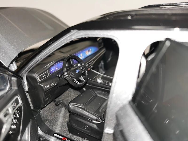 Changan Ford Explorer 2023 1:18 Alloy Die-Cast Model (Gray – Full Function Display Edition)