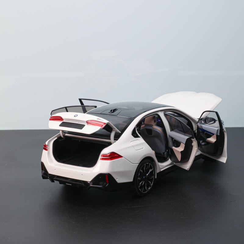 Minichamps 1:18 BMW i5 Alloy Model – Elegant Electric Precision