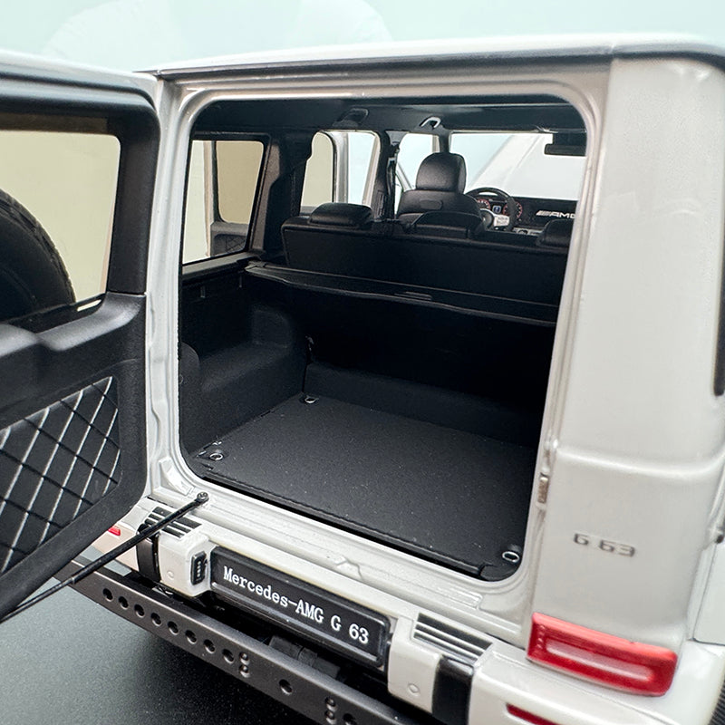 Mercedes-Benz G63 4×4 1:18 Die-Cast Alloy Model by Almost Real