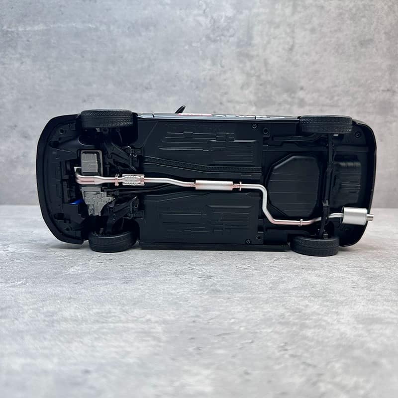 MotorHelix 1:18 Honda Civic Type R EK9 Diecast Model