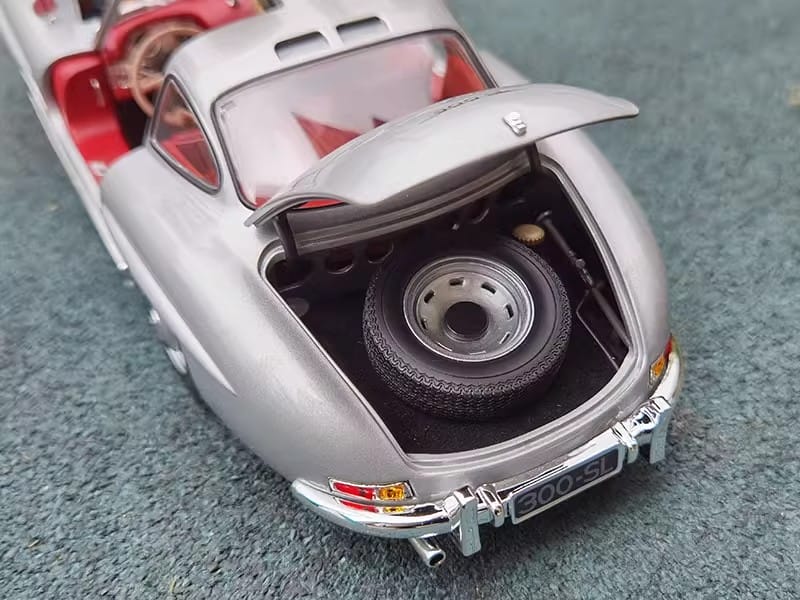 Minichamps 1:18 Mercedes-Benz 300SL W198 1954 “Gullwing” Diecast Model Car