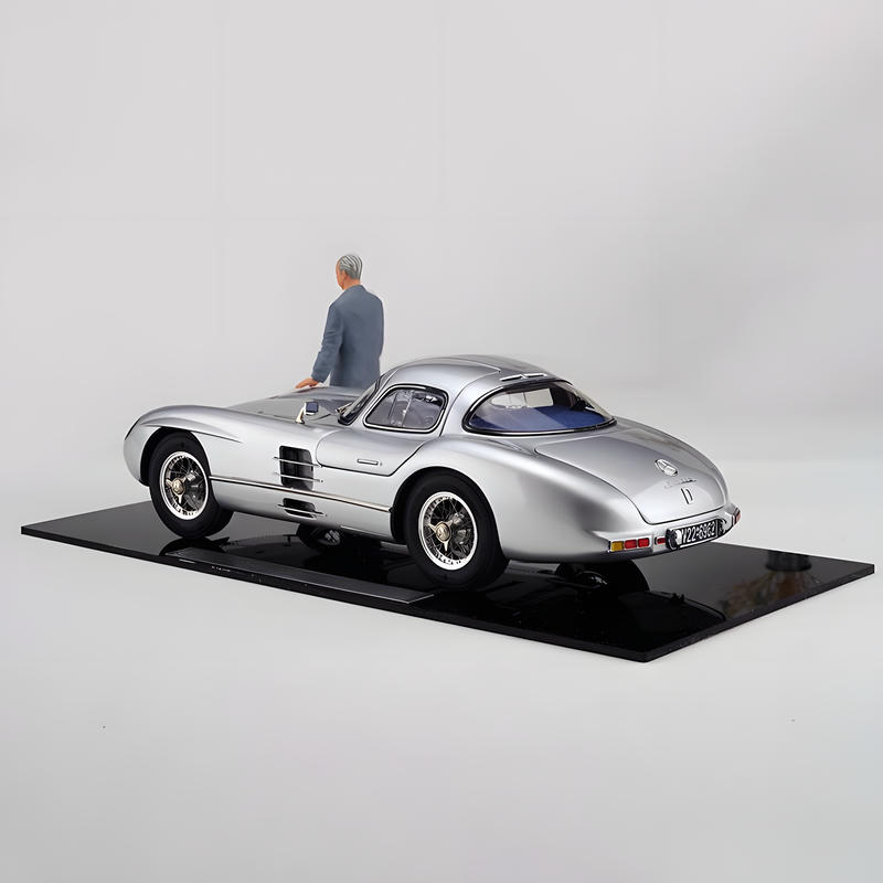 CMC 1:18 Mercedes-Benz 300 SLR Uhlenhaut Coupé 1955 Diecast Car – Silver M-246 Puppet Version