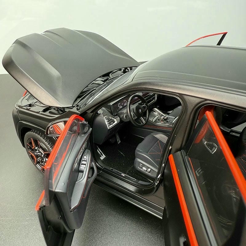 Minichamps 1:18 BMW XM Alloy Model – Bold Luxury Meets Precision Detail