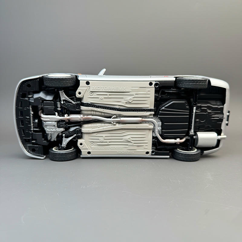 MotorHelix 1:18 Honda Integra Type-R DC2 Diecast Car—Silver