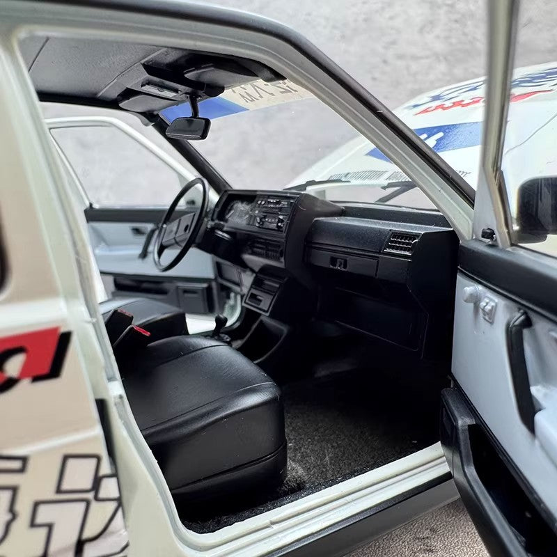 Original Factory 1:18 Volkswagen Jetta MK2 Square Headlight Diecast Model