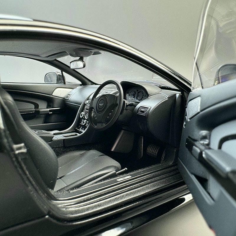 AUTOart 1:18 Aston Martin V12 Vantage S – Diecast Alloy Model