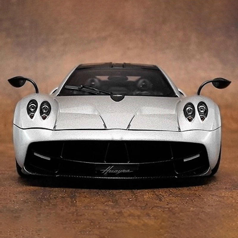 AUTOart Pagani Huayra 1:18 Diecast Car