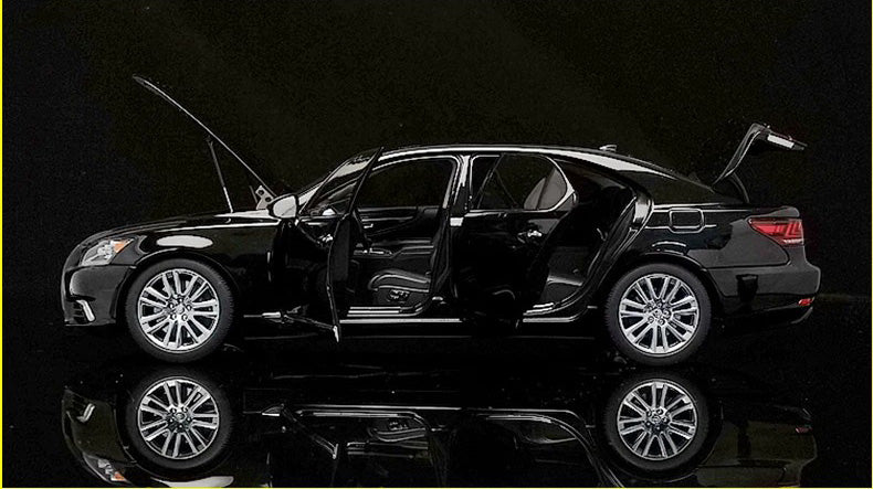 AUTOart Lexus LS600hL 1:18 Diecast Model Car