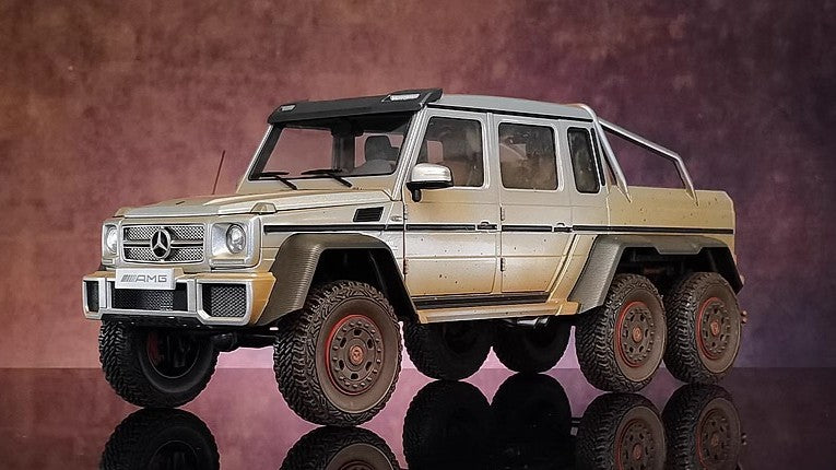 Mercedes-Benz G63 AMG 6×6 – 1:18 Diecast Model by AUTOart (Six-Wheel Functional Edition with Gift Packaging)(76305))