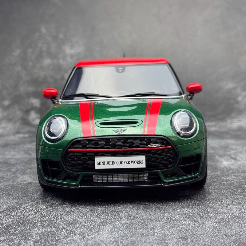 OTTO 1:18 MINI Clubman (F54) JCW 2021 – Melting Silver