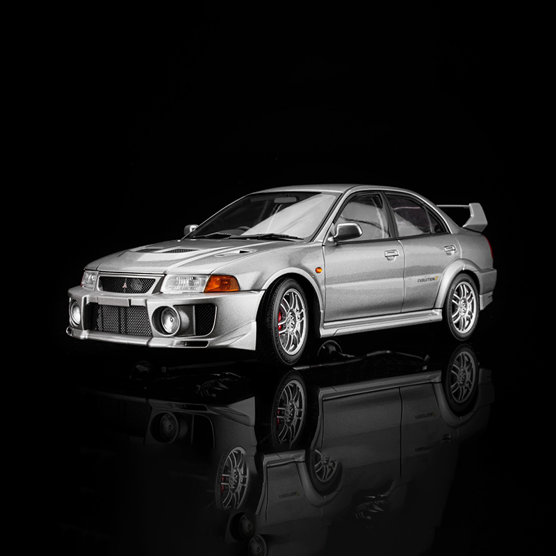 Mitsubishi Lancer Evolution V ミニカー　1/18 MOTORHELIX 1:18 Mitsubishi Lancer Evolution V GSR Diecast Model