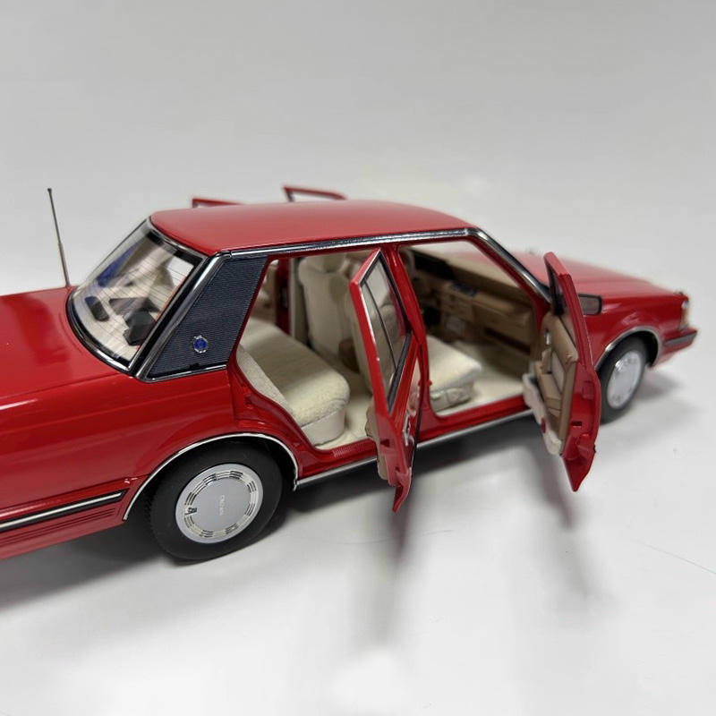Xiaoguang 1:18 Toyota Crown MS122 Diecast Car-Red