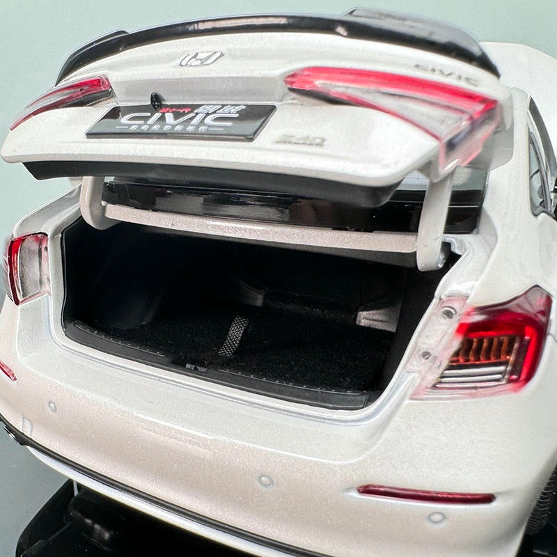 11th Generation Honda Civic Diecast Model – 1:18 Scale Collectible (White / Red)