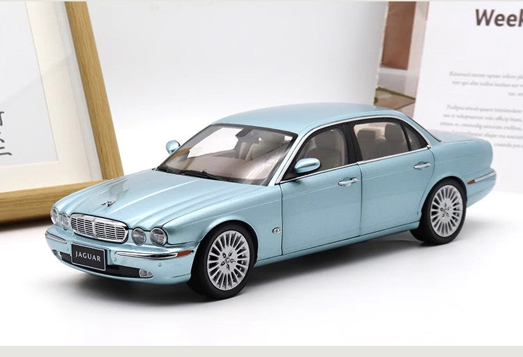 Jaguar XJ (X350) – 1:18 Diecast Model by Almost Real (Limited Edition of 2,000 – Full Function Display)(810503)