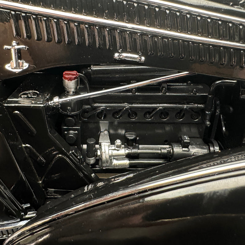 SunStar 1939 Horch 855 Special Roadster 1:18 Diecast Model – Black Edition