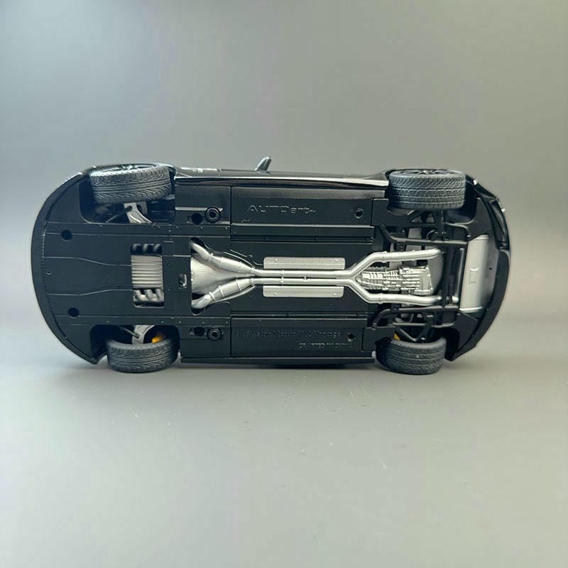 AUTOart 1:18 Aston Martin V12 Vantage S – Diecast Alloy Model