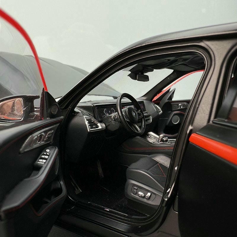 Minichamps 1:18 BMW XM Alloy Model – Bold Luxury Meets Precision Detail