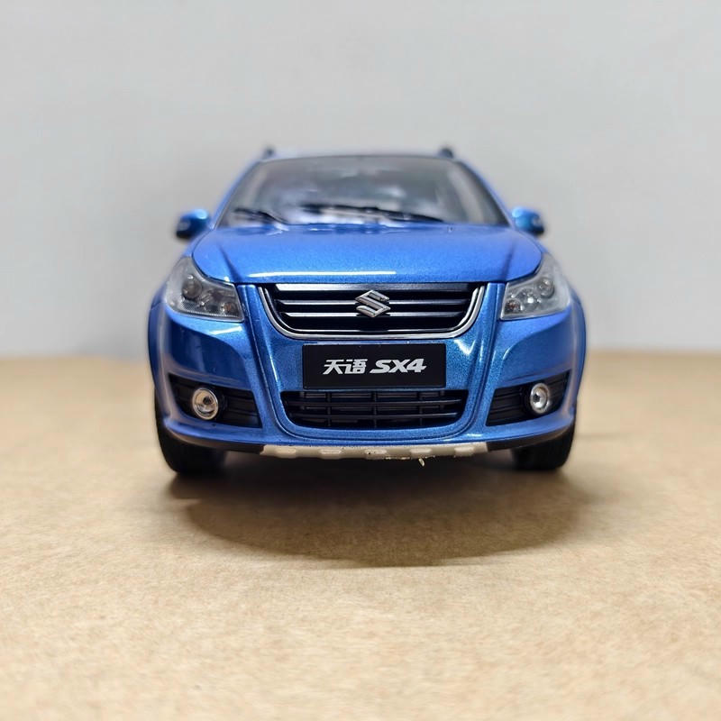 Original 1:18 Suzuki SX4 Diecast Car Model
