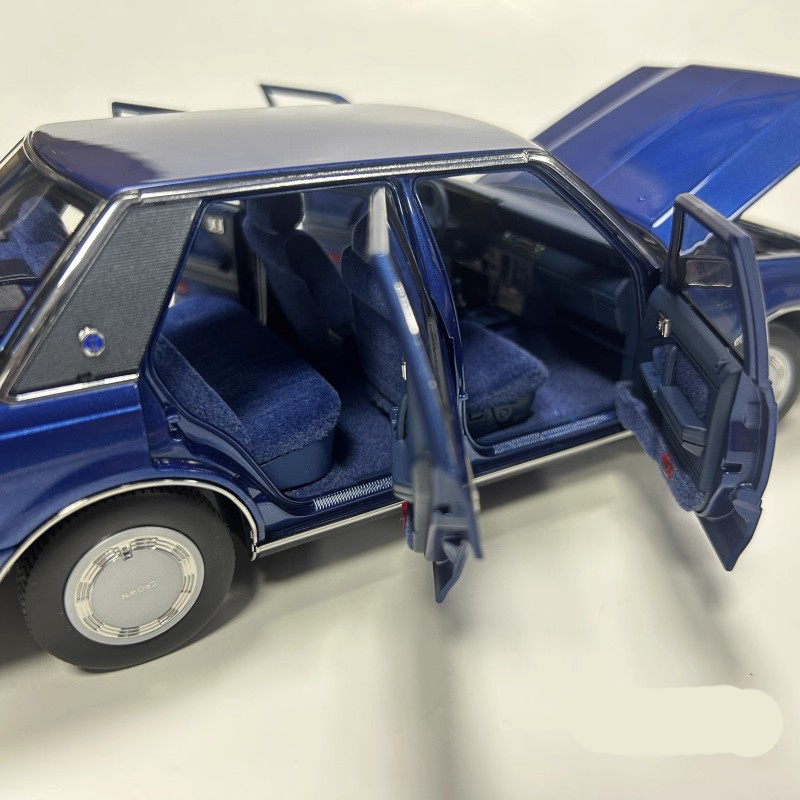 Xiao Guang 1:18 Toyota Crown MS122 Diecast Model Car