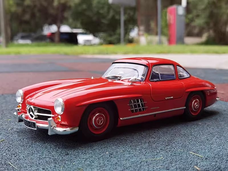 Minichamps 1:18 Mercedes-Benz 300SL W198 1954 “Gullwing” Diecast Model Car