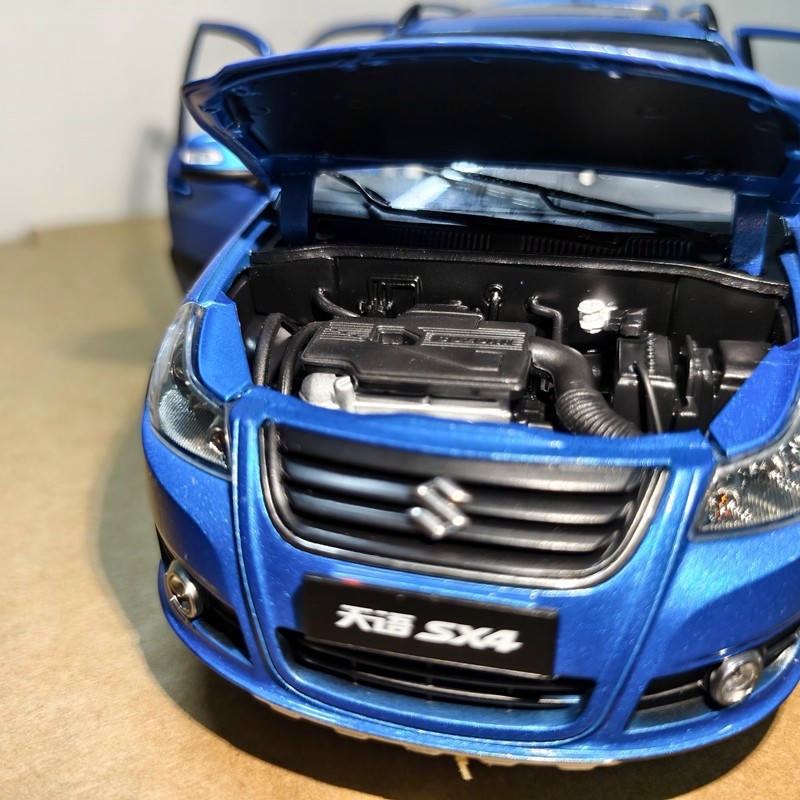 Original 1:18 Suzuki SX4 Diecast Car Model