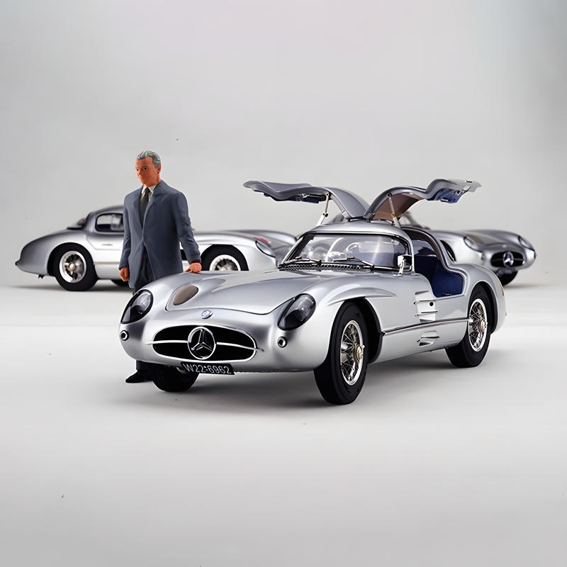 CMC 1:18 Mercedes-Benz 300 SLR Uhlenhaut Coupé 1955 Diecast Car – Silver M-246 Puppet Version