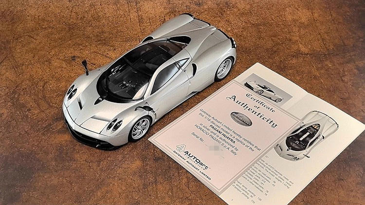 AUTOart Pagani Huayra 1:18 Diecast Car