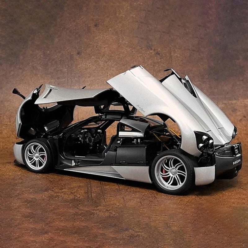 AUTOart Pagani Huayra 1:18 Diecast Car