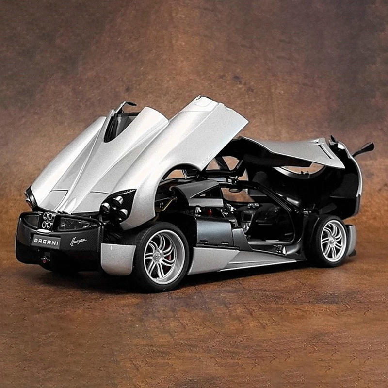 AUTOart Pagani Huayra 1:18 Diecast Car