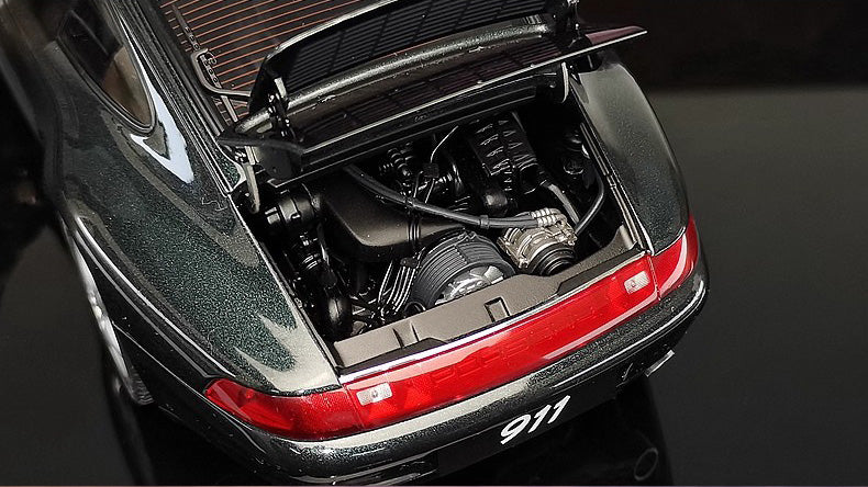 AUTOart 1:18 Porsche 911 (993) Carrera Diecast Car Model