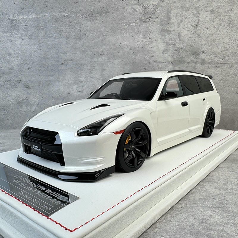 IVY Nissan R35 Wagon 1:18 Resin Model Car