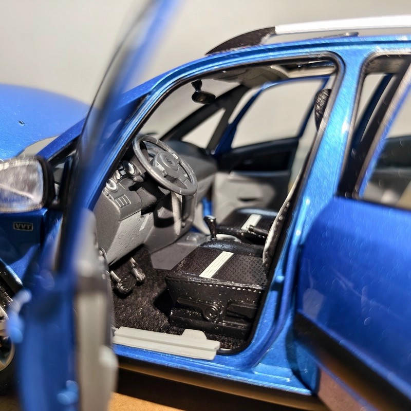 Original 1:18 Suzuki SX4 Diecast Car Model