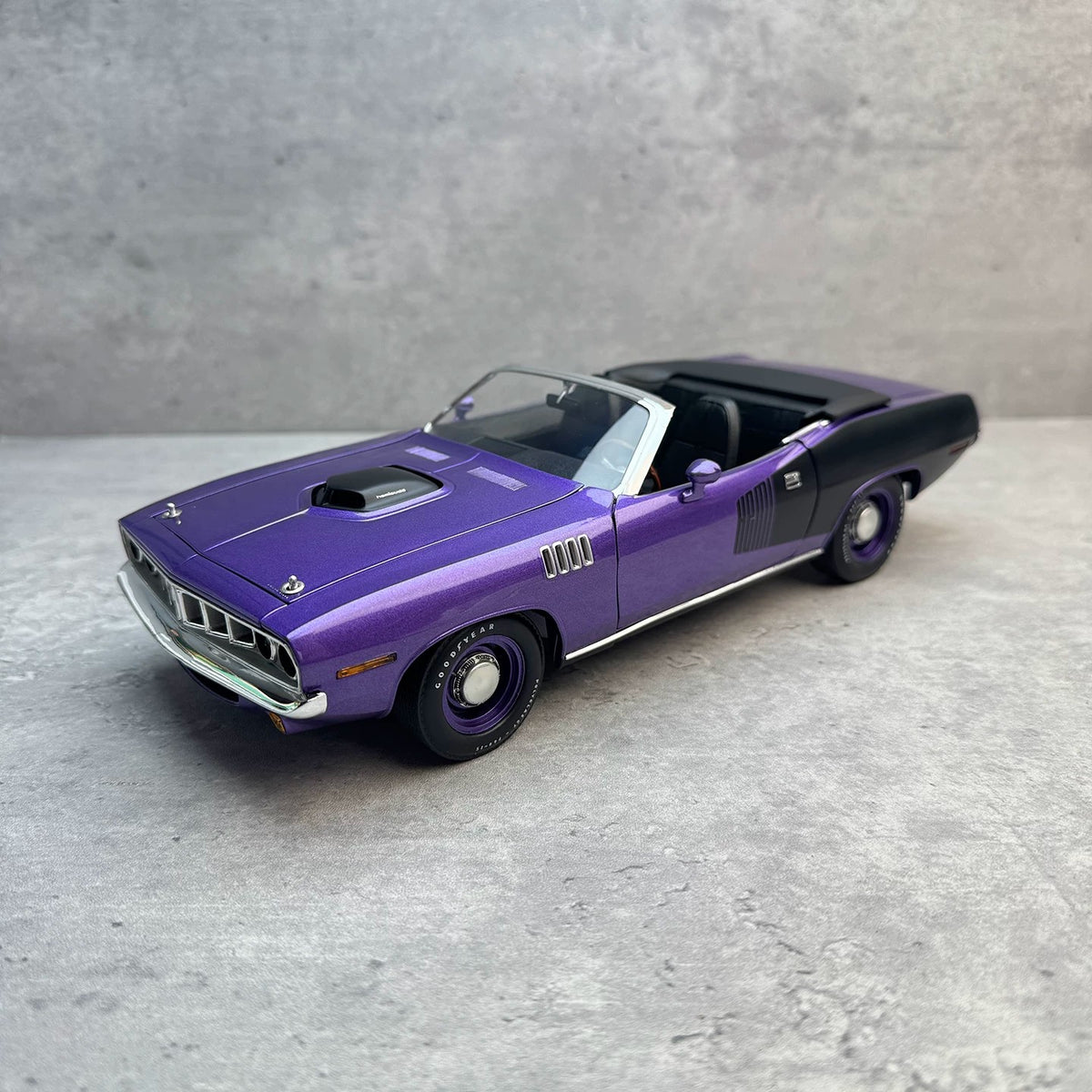ACME 1:18 1971 Plymouth HEMI Cuda Convertible Diecast Model Car – Classic American Muscle Car Collectible